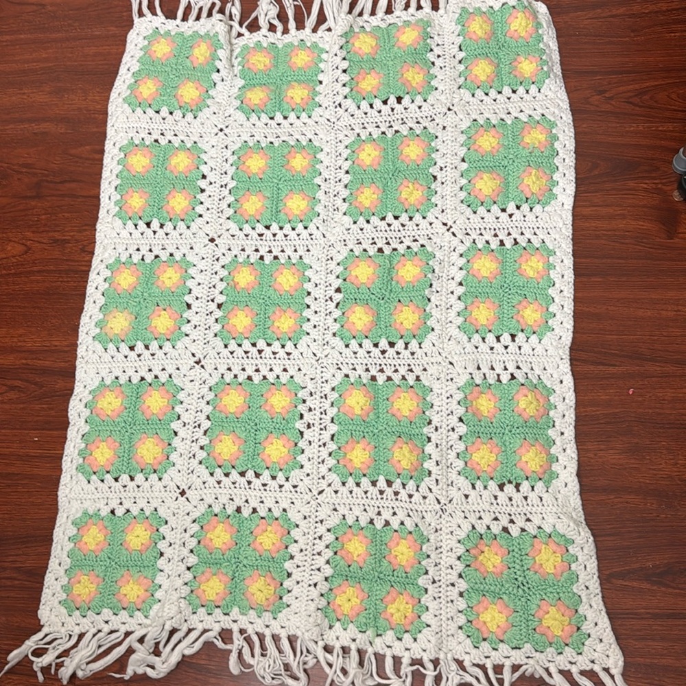 Vintage crochet blanket tassle edge lap or kids / baby